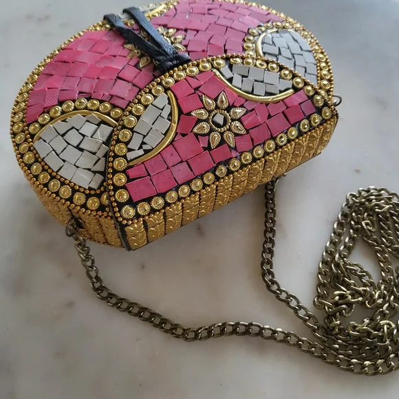 Small bejeweled crossbody/handbag - Picture 5 of 12